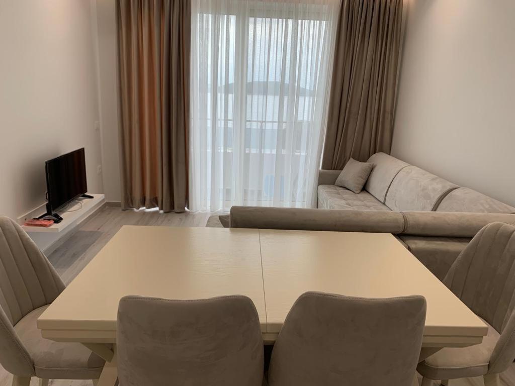 Delfin Apartments Sarande Exterior photo