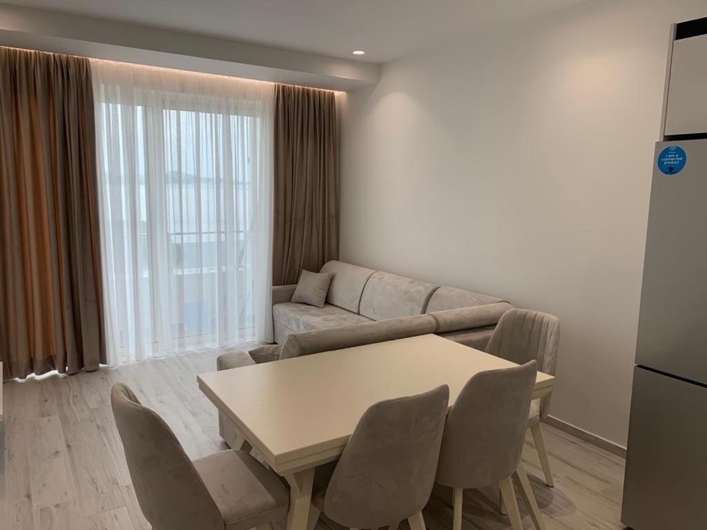 Delfin Apartments Sarande Exterior photo