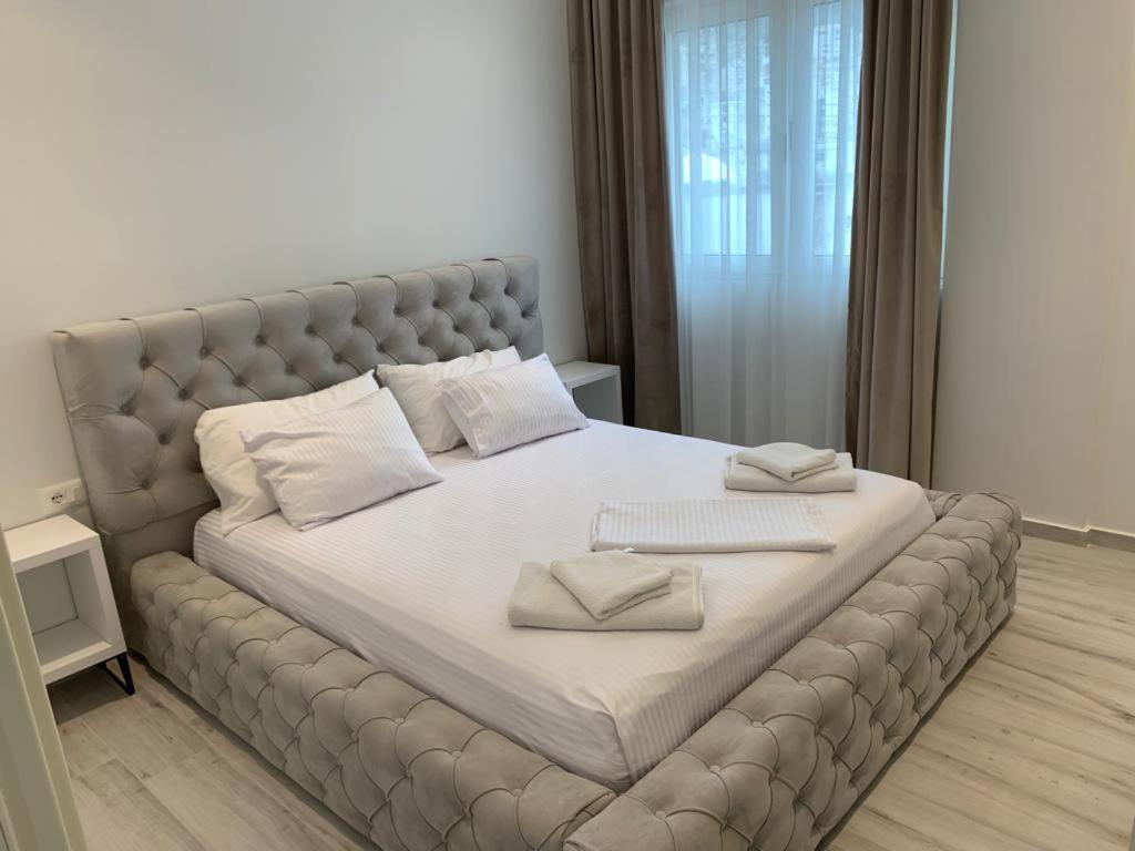 Delfin Apartments Sarande Exterior photo