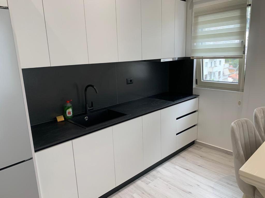 Delfin Apartments Sarande Exterior photo