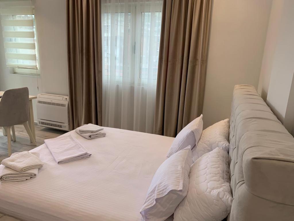 Delfin Apartments Sarande Exterior photo