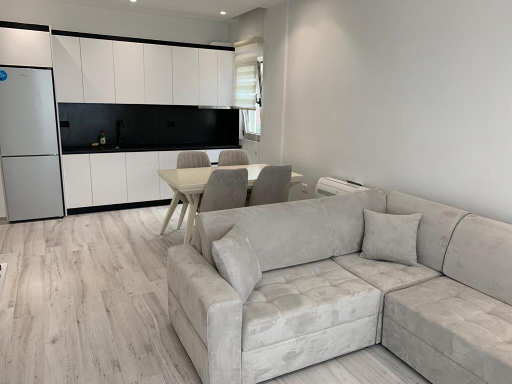 Delfin Apartments Sarande Exterior photo