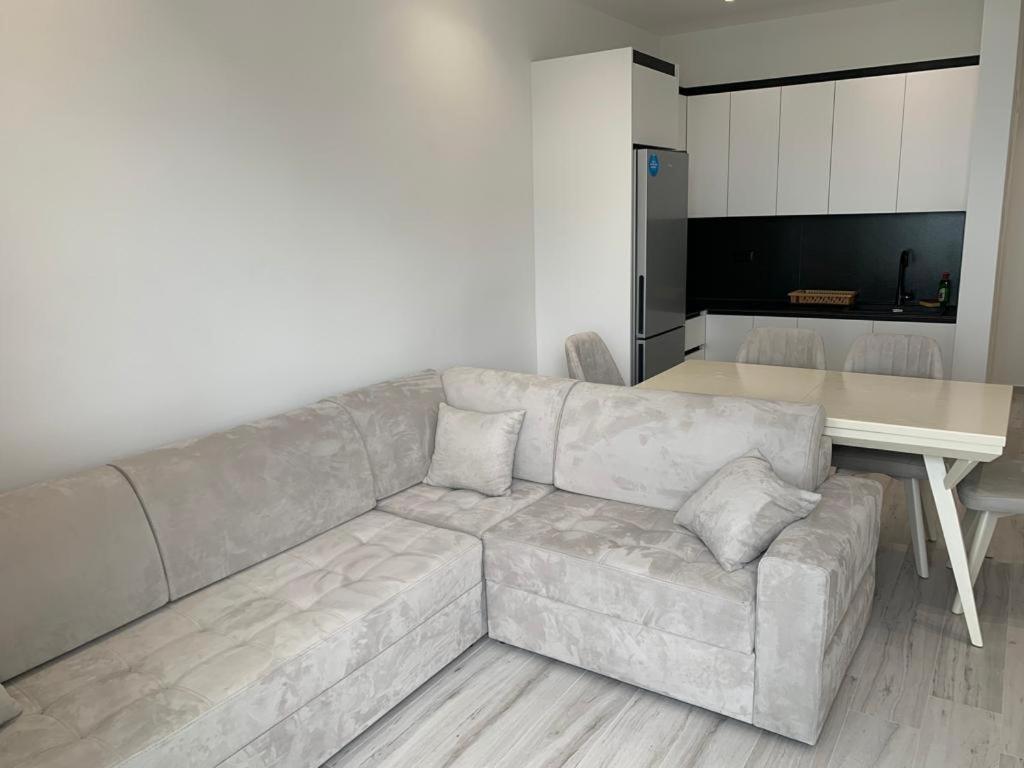 Delfin Apartments Sarande Exterior photo