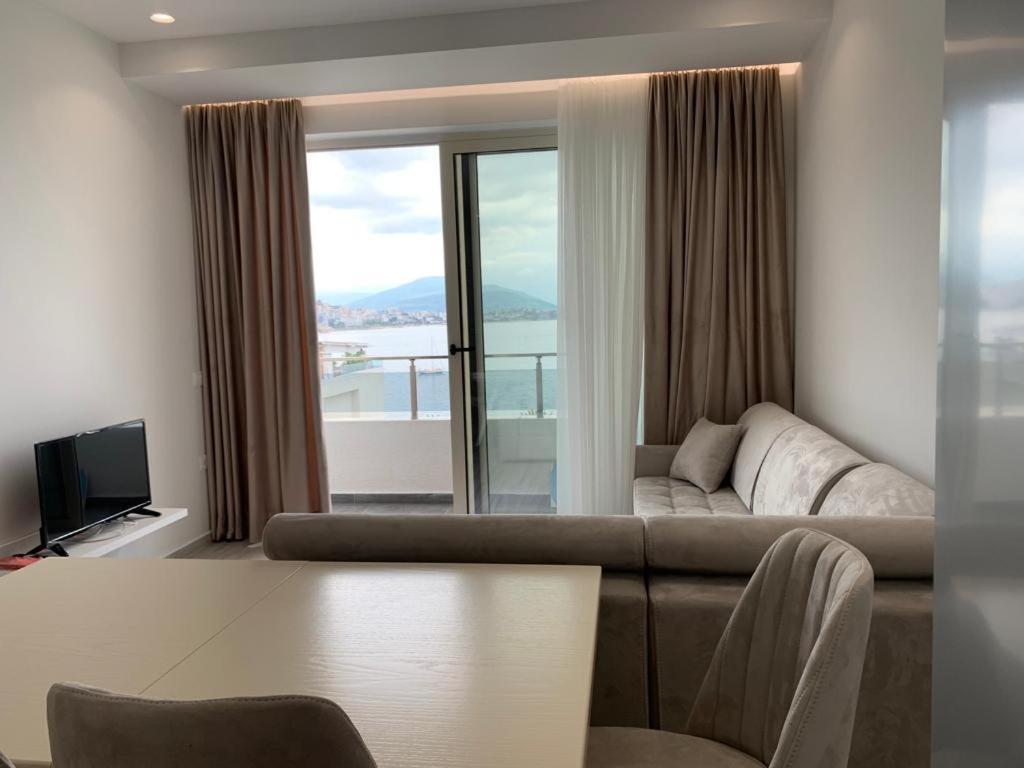 Delfin Apartments Sarande Exterior photo