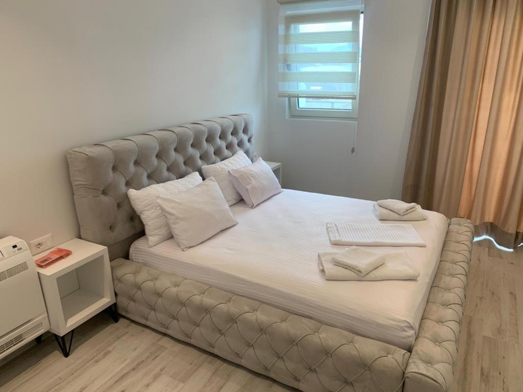 Delfin Apartments Sarande Exterior photo