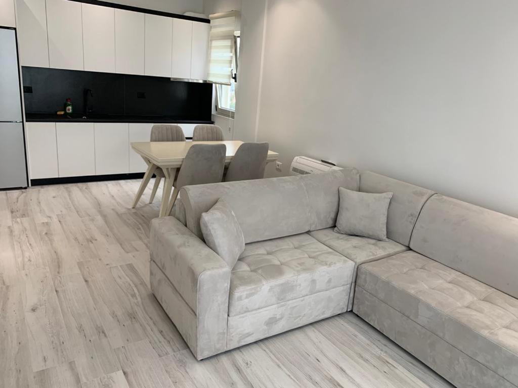 Delfin Apartments Sarande Exterior photo