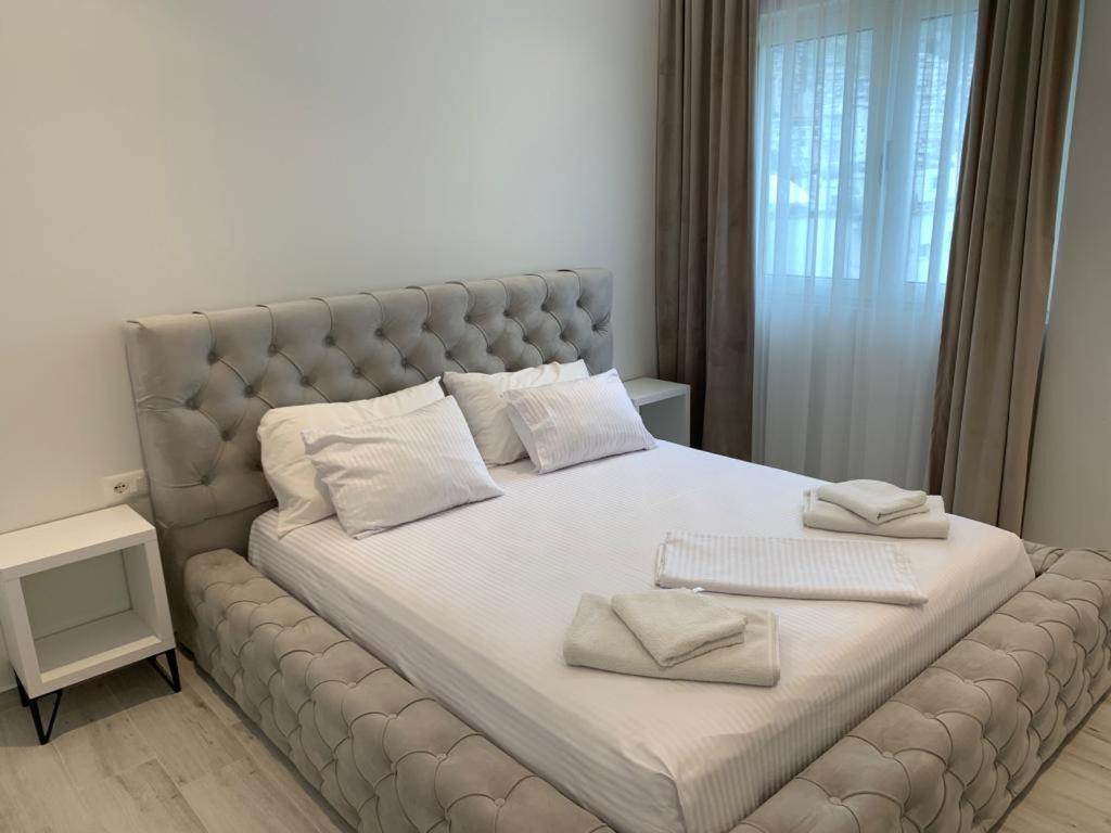 Delfin Apartments Sarande Exterior photo
