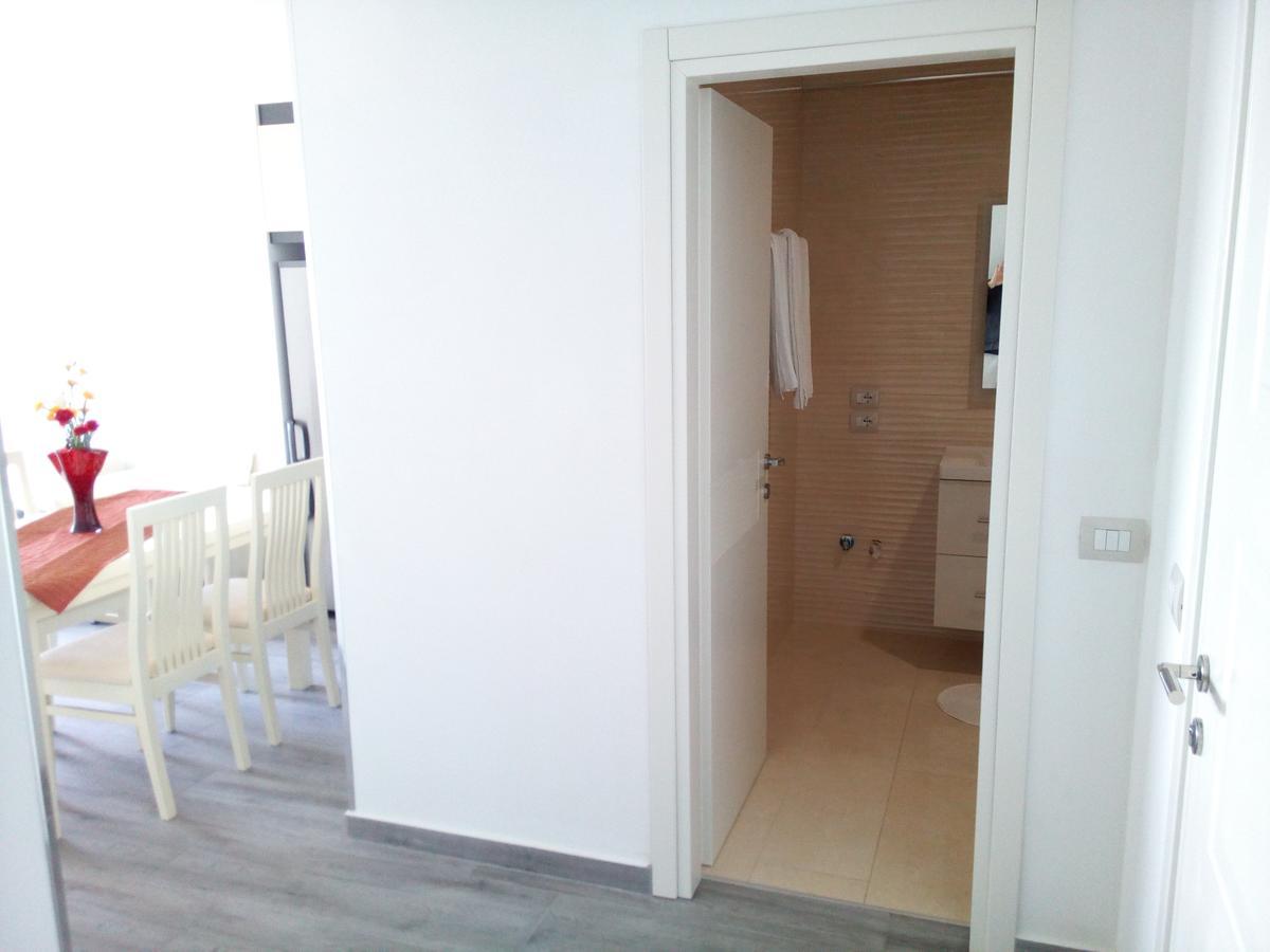 Delfin Apartments Sarande Exterior photo