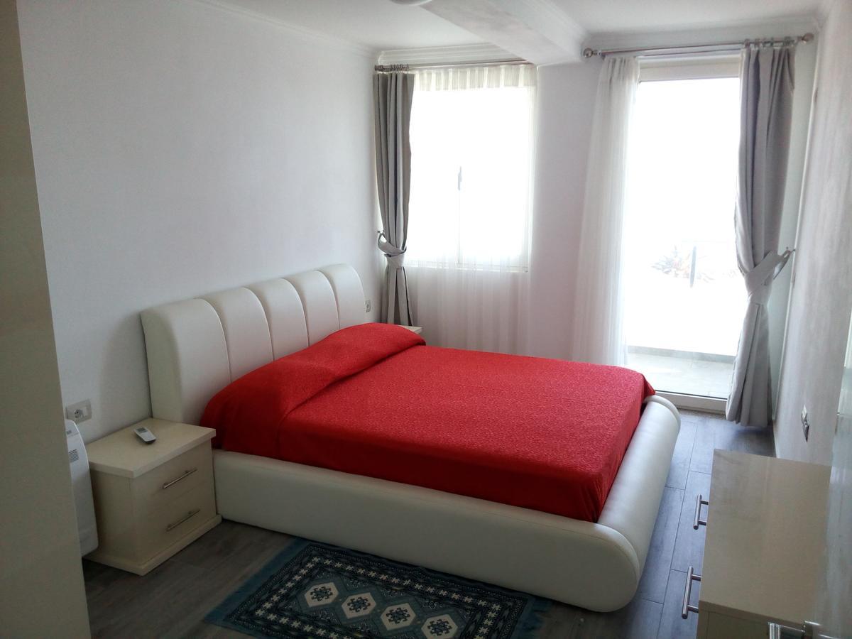 Delfin Apartments Sarande Exterior photo