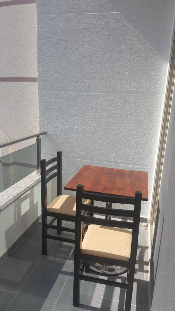 Delfin Apartments Sarande Exterior photo
